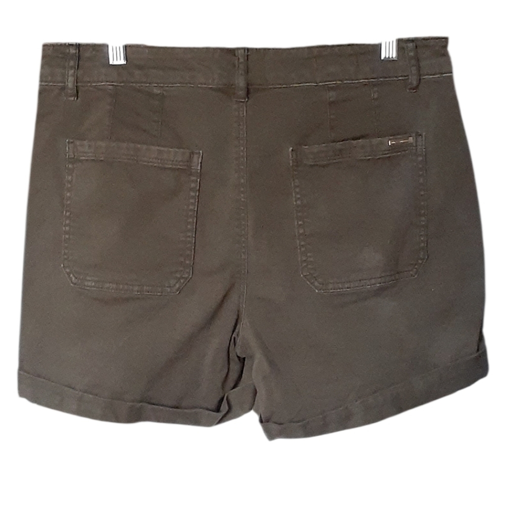 White House Black market Green Women's Shorts. Size 8 - Picture 2 of 7